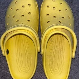CROCS Yellow Sandals with Ventilation and Heel Strap